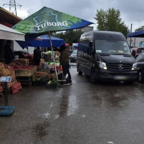 Politia Locala Bacau depisteaza comercianti inselatori in piata de gross