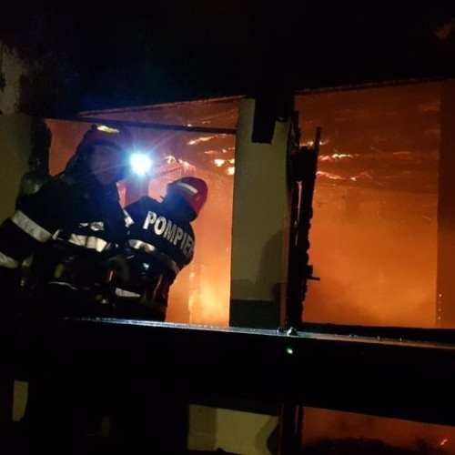 Intervenție a pompierilor în Oituz pentru stingerea unui incendiu