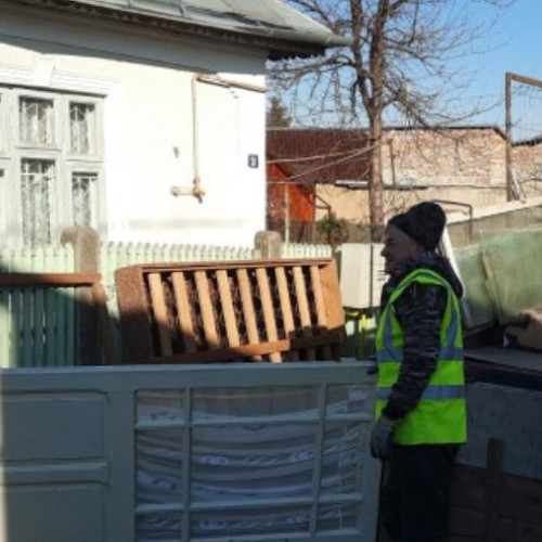 Curățenia de iarnă în municipiul Bacău – campanie de colectare a deșeurilor voluminoase și periculoase