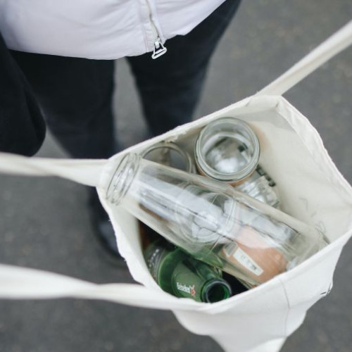 SOMA Bacău organizează colectarea lunară a sticlei în 22 de comune