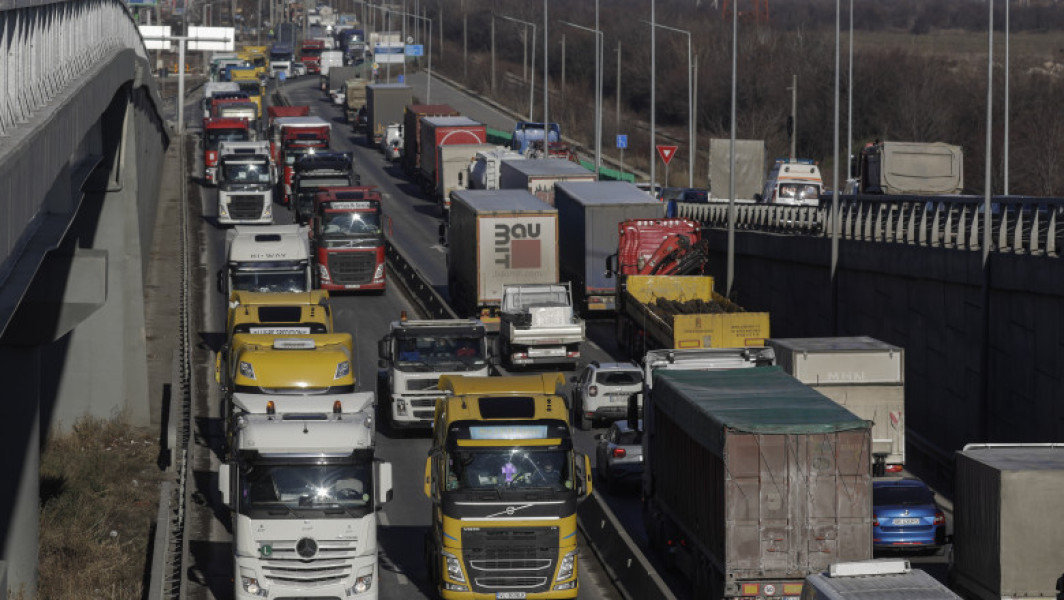 Acord între transportatori și ASF: RCA va fi la tariful de referință pentru autovehicule peste 16 tone