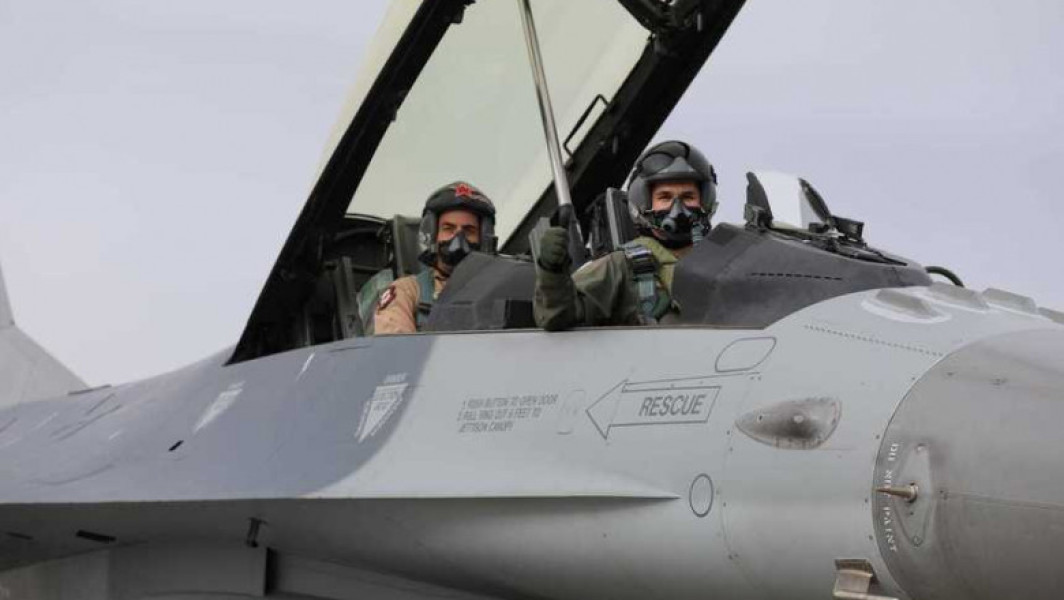 Piloţii români se pregătesc la Centrul de Instruire F-16 din Feteşti