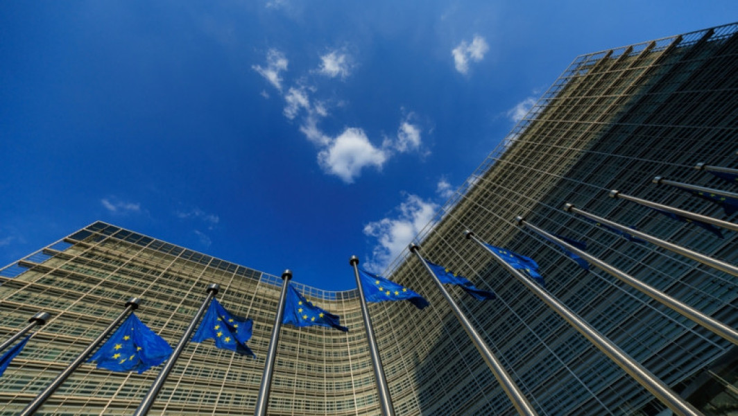Comisia Europeană evaluează interzicerea contractelor cu rușii pentru combustibili