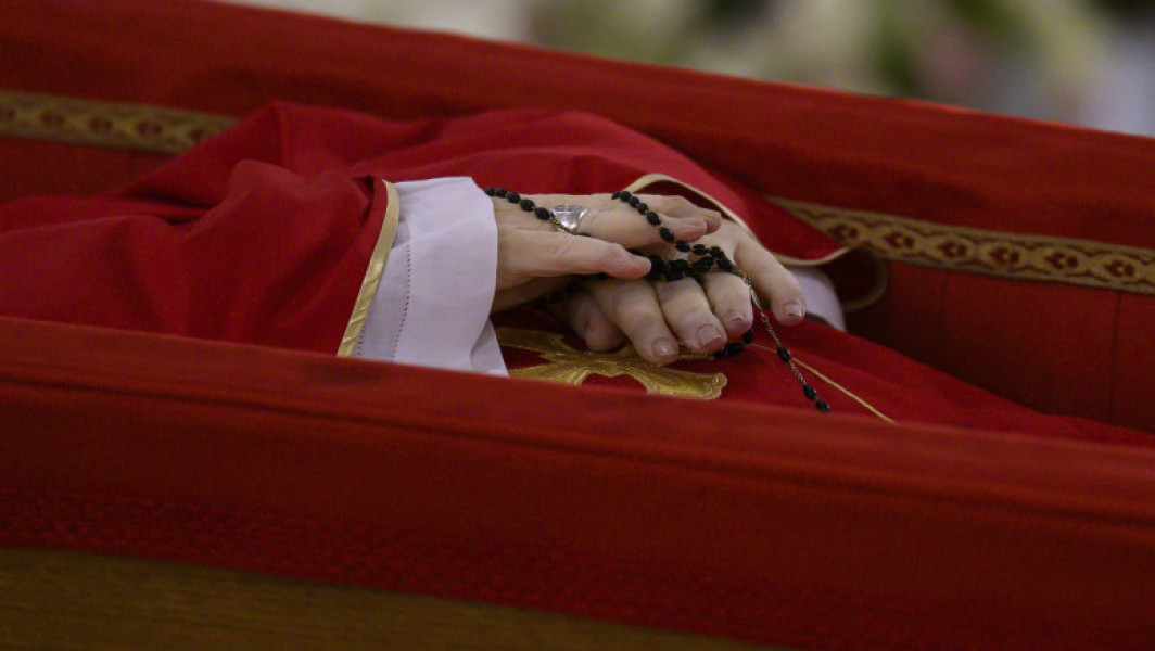 Sicriul Papei Francisc va fi expus la Bazilica Sfantul Petru înainte de înmormântare