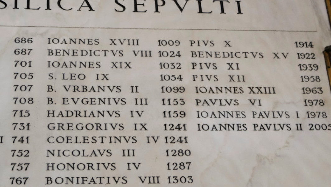 Femeia papa și Benedict al 9-lea: controversa în istoria Bisericii Catolice