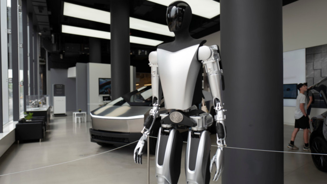 Noile restricții chineze afectează producția de roboți umanoizi Tesla