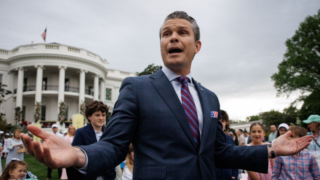 Pete Hegseth, secretarul american al apărării, utilizator al unei conexiuni nesecurizate în birou