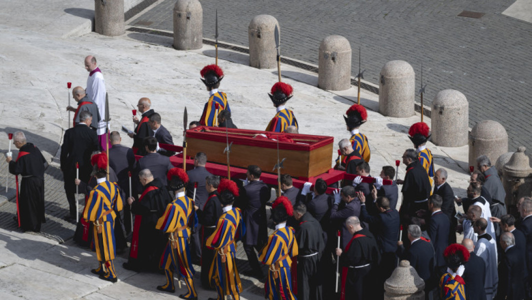 Garzile Elvețiene din Vatican, pregătite pentru funeraliile Papei Francisc
