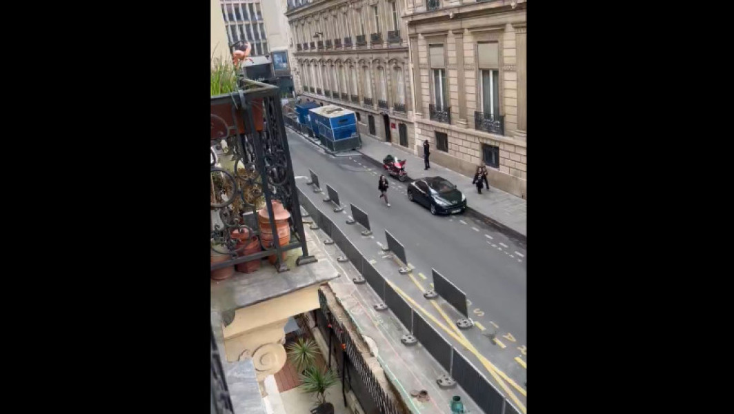 Alarma falsă pe bulevardul Champs-Elysees