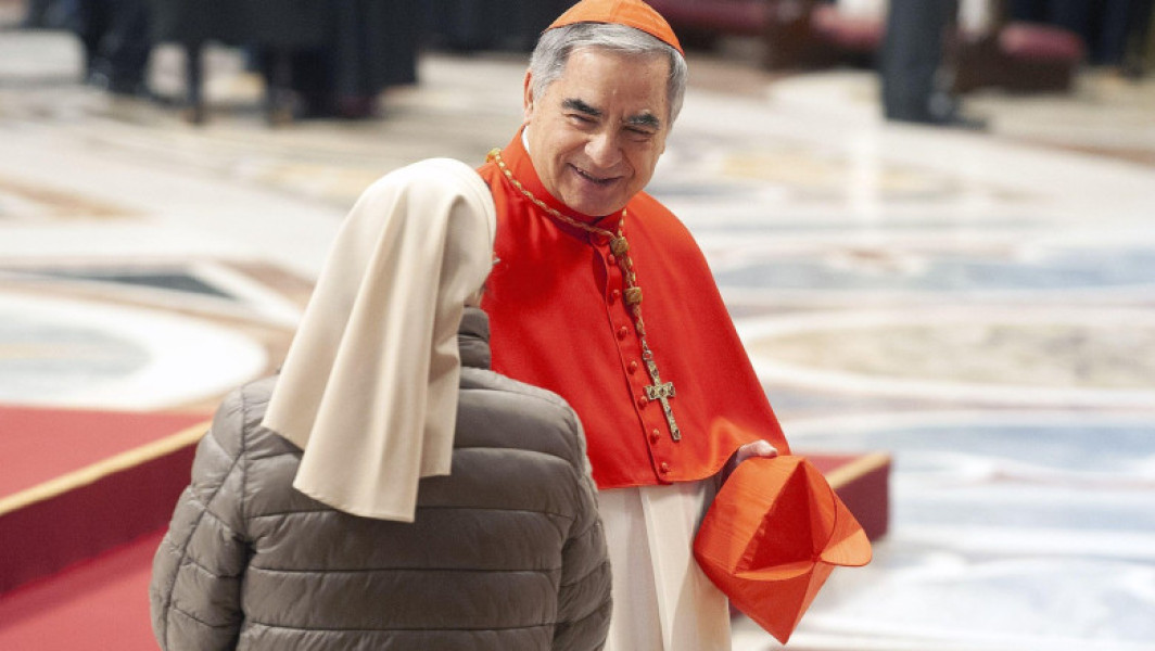 Cardinalul Becciu nu va participa la conclavul pentru alegerea noului papă