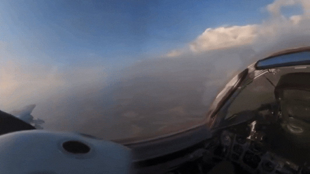 Pilotul ucrainean distruge o dronă rusă în aer cu un MiG-29