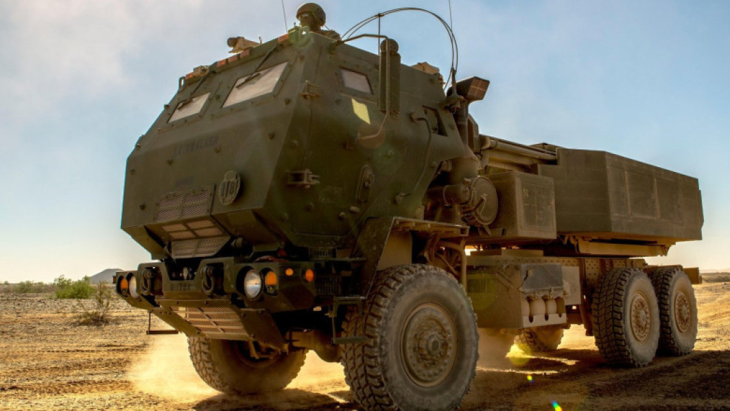 Estonia a primit lansatoare de rachete HIMARS americane