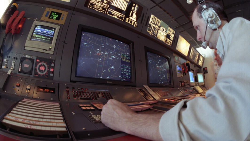 Controlorii de trafic aerian de la Aeroportul Newark au pierdut comunicația cu avioanele