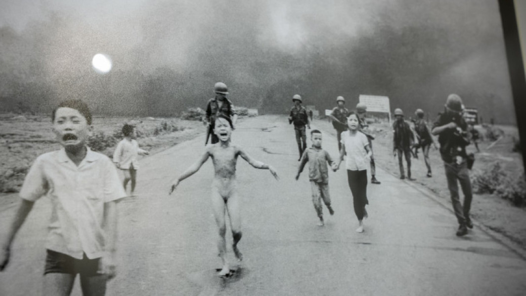 Associated Press menține atribuirea imaginii legendare "fata napalm"