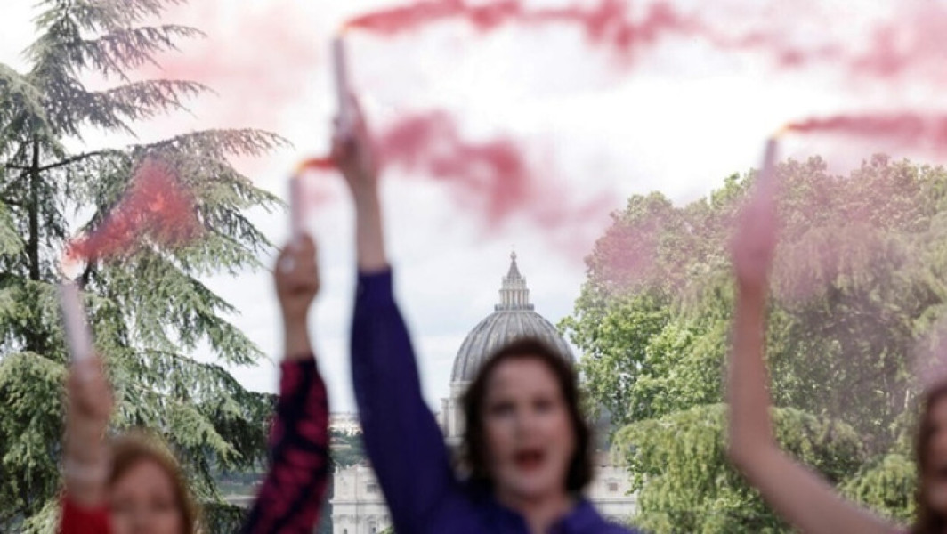 Femeile protestează la Vatican pentru a cere includerea în Biserica Catolică