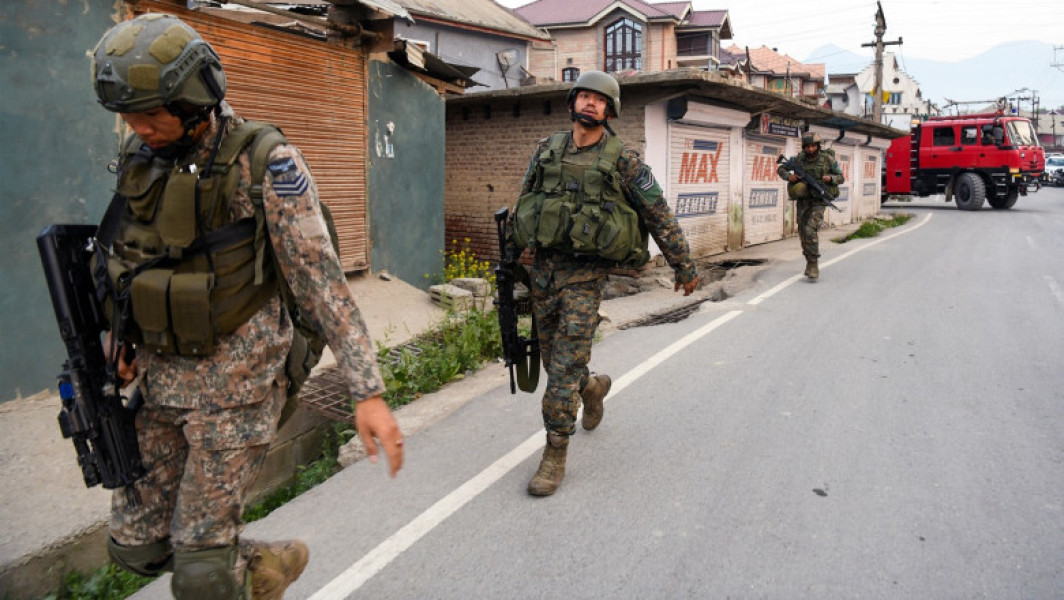 Confruntări intense între India și Pakistan în Kashmir
