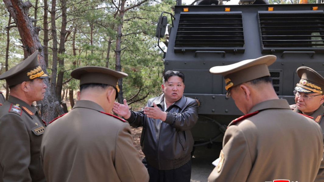 Kim Jong Un numește soldații care au luptat alături de Rusia „eroi”