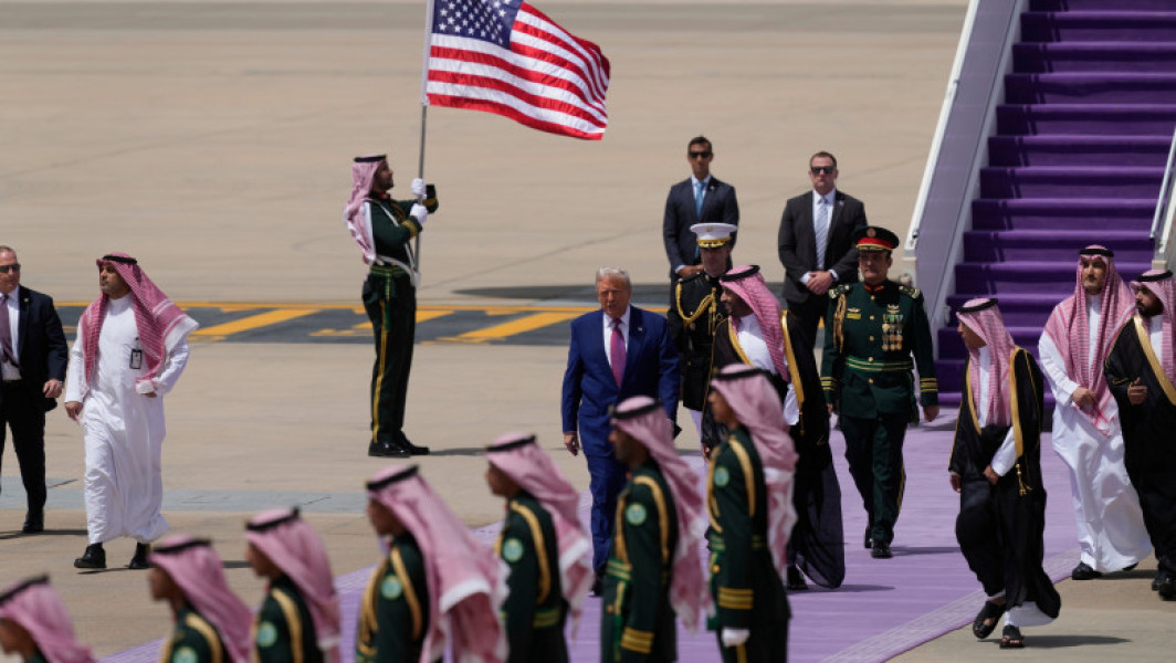 Trump întâmpinat cu onoruri în Arabia Saudită