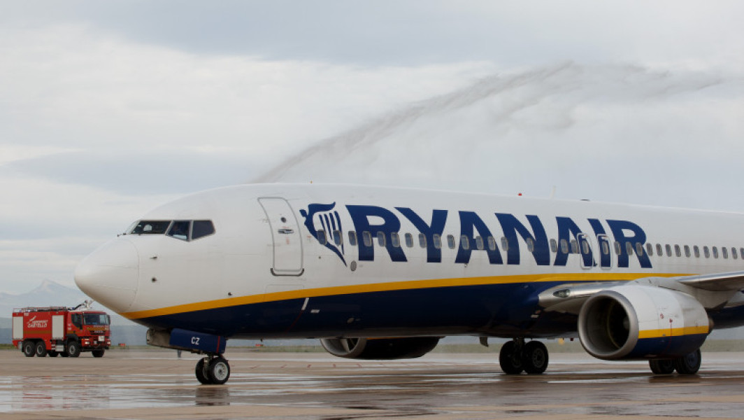 Avion deviat în Franța după ce o pasageră a născut la bord