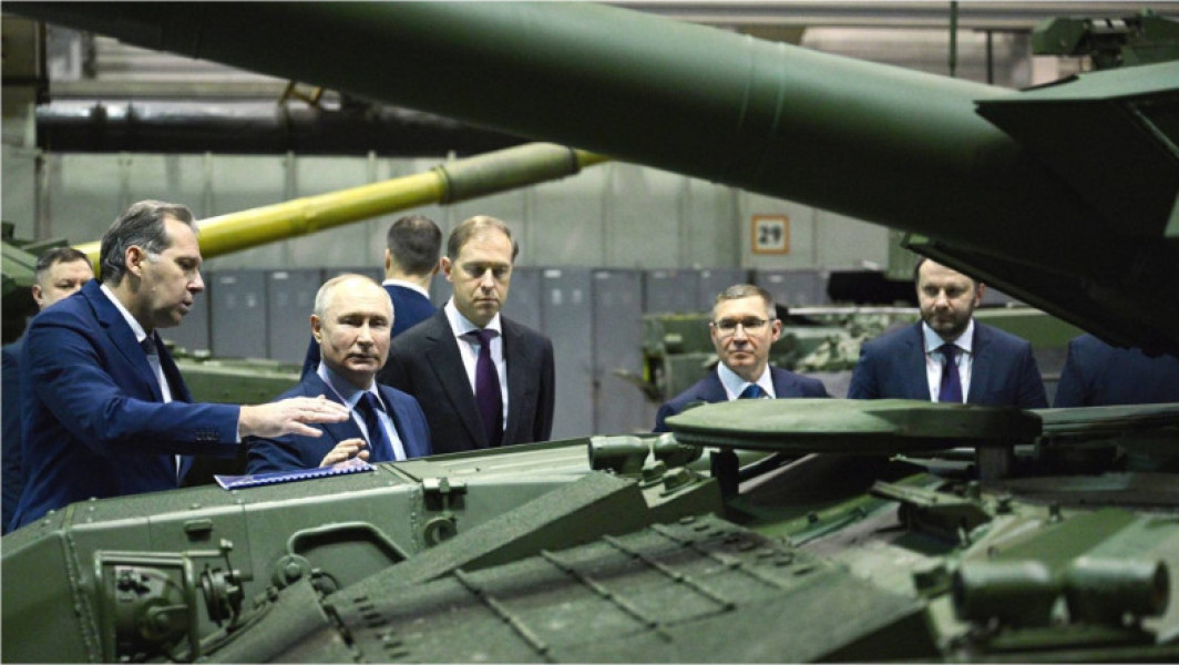 Rusia își accelerează producția de armament, afirmă comandantul NATO