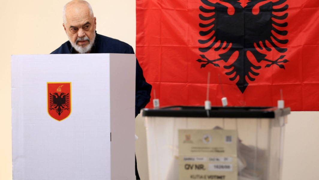 Premierul albanez Edi Rama obține un al patrulea mandat, dar alegerile sunt contestate