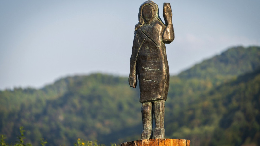Statuie a Melaniei Trump furată în Slovenia