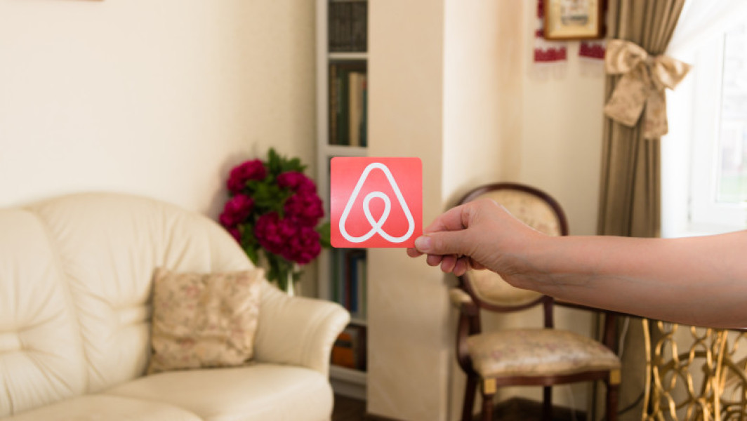 Spania combate proprietățile Airbnb prin eliminarea a peste 65.000 de anunțuri