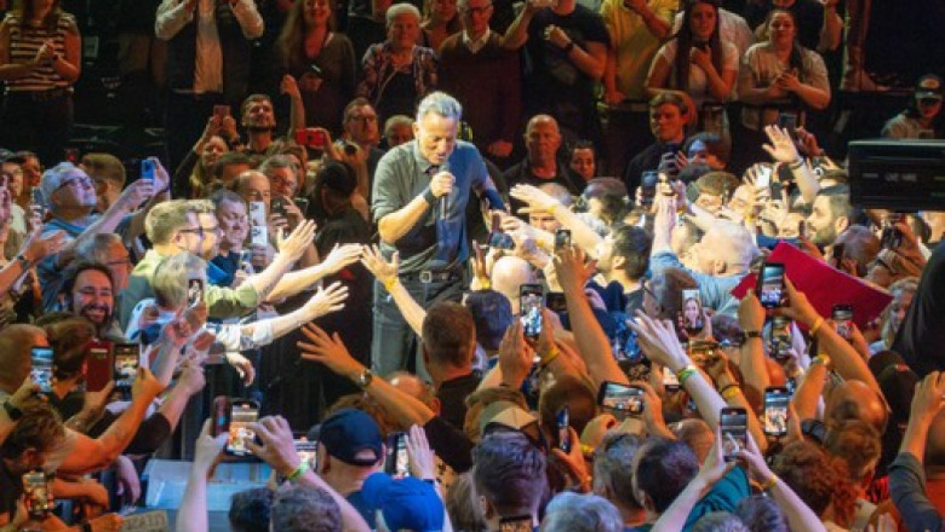 Bruce Springsteen lansează un mini-album live cu mesaje politice