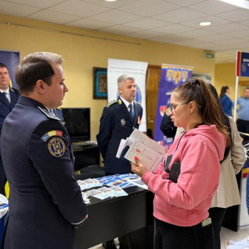 Poliția din Bacău promovează meseria de polițist la Bursa locurilor de muncă