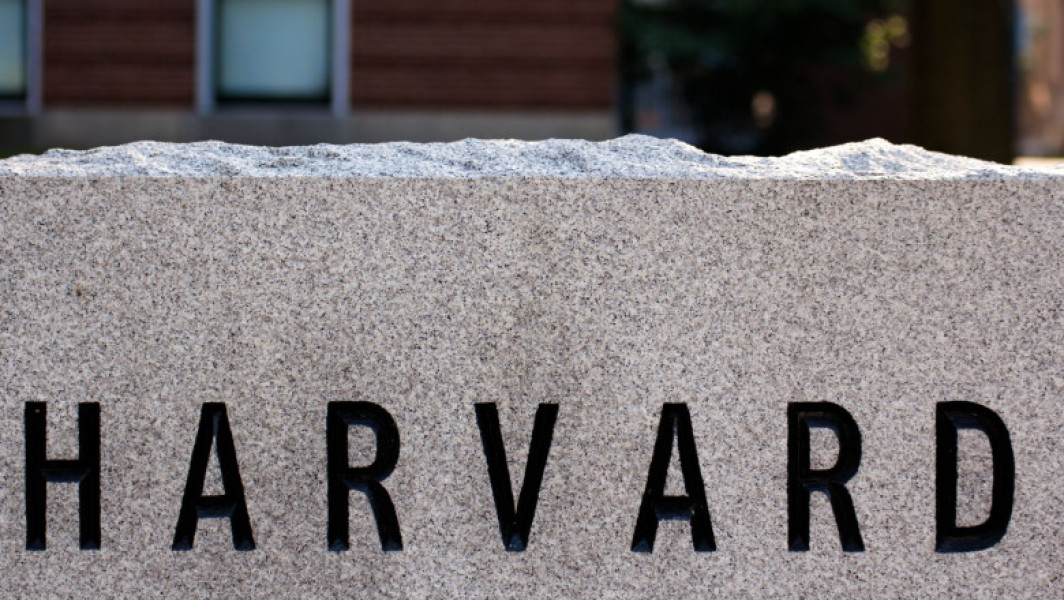 Ambasada României la Washington monitorizează situația studenților de la Harvard