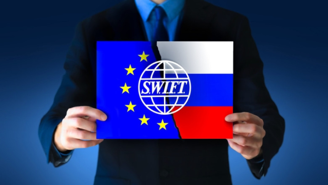 Uniunea Europeană ia în considerare excluderea a peste 20 de bănci din sistemul SWIFT