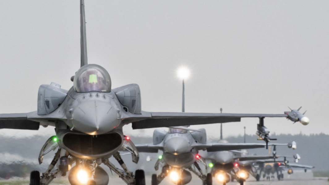 Olanda finalizează livrarea avioanelor F-16 către Ucraina