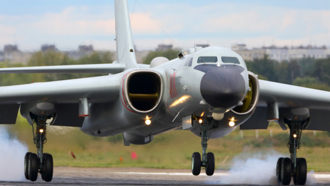 Bombardierele chineze H-6 aterizează în insulele Paracel, potrivit imaginii din satelit