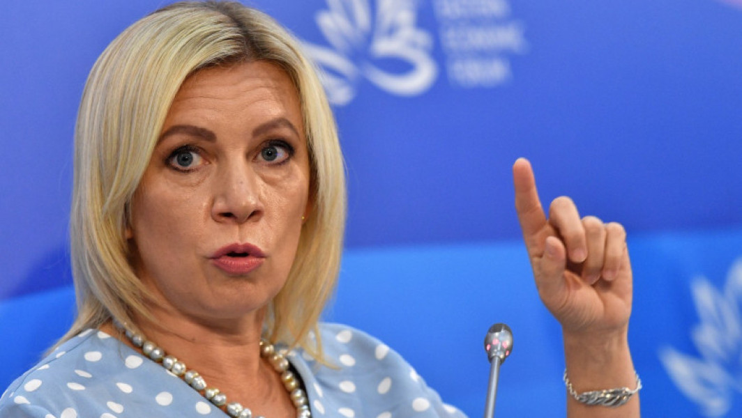 Rusia și Ucraina urmează să reia negocierile la Istanbul, a anunțat joi purtătoarea de cuvânt a Ministerului de Externe din Rusia, Maria Zaharova, citată de Reuters. Potrivit acesteia, componenta delegației ruse va fi aceeași ca în prima rundă de discuții, organizată pe 16 mai. Anunțul a fost făcut în contextul în care Rusia a propus desfășurarea celei de-a doua runde pentru luni, 2 iunie, tot în Istanbul.