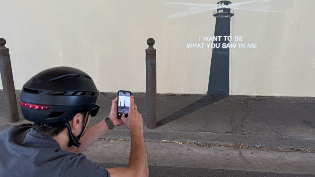 Noua operă de artă a lui Banksy, suspectată a fi în Marsilia, atrage atenția pe rețelele sociale