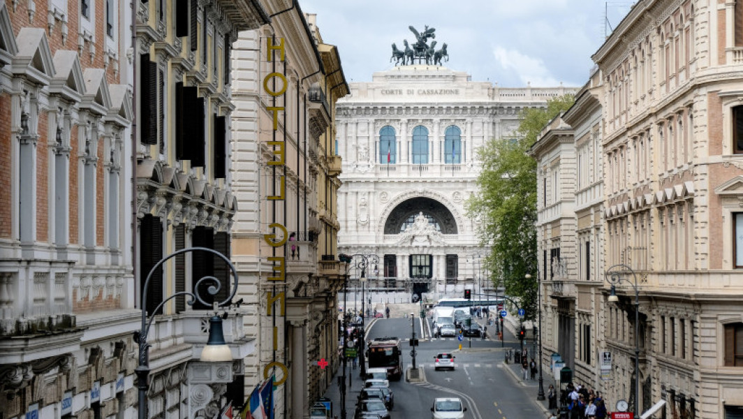 Ce trebuie să declare aleșii? Modelul italian și cel spaniol în privința transparenței averilor