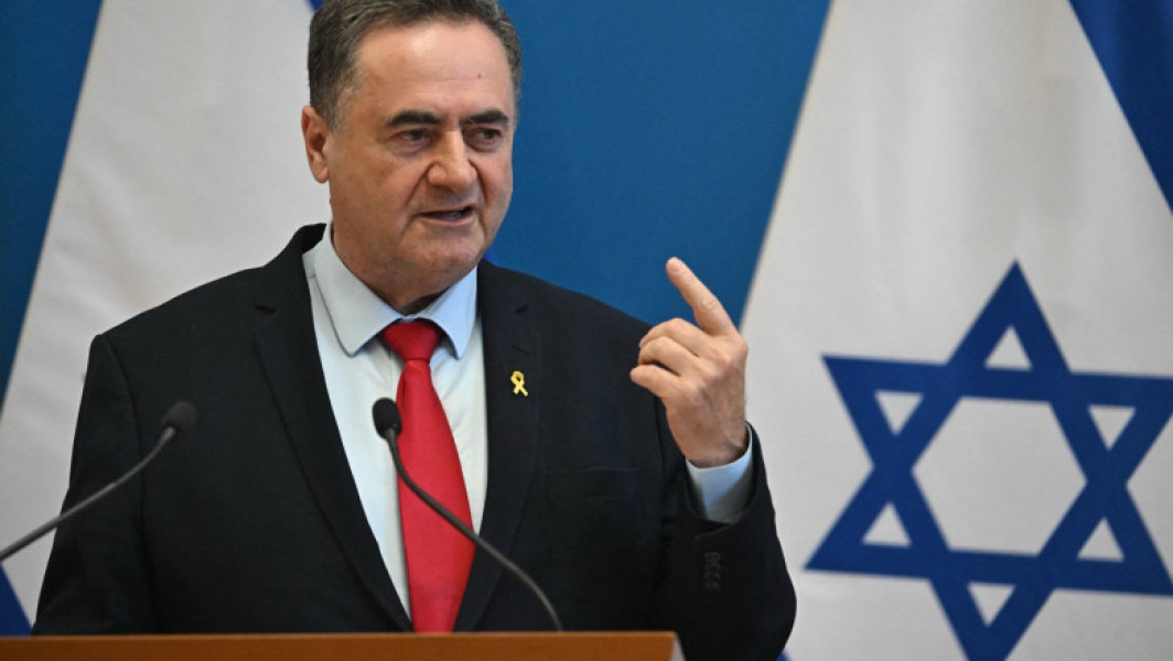Ministrul israelian al Apărării, Israel Katz, a avertizat vineri gruparea palestiniană Hamas că, dacă nu acceptă condițiile propunerii de armistițiu formulate de Statele Unite, aceasta va fi distrusă. Potrivit agențiilor AFP și EFE, citate de Agerpres, acest plan, elaborat de emisarul american Steve Witkoff, prevede eliberarea în două etape a ostaticilor și predarea cadavrelor a 18 persoane decedate, în schimbul unui armistițiu de 60 de zile. Propunerea include și ajutor umanitar pentru Gaza, inclusiv din partea ONU și a Crucii Roșii.