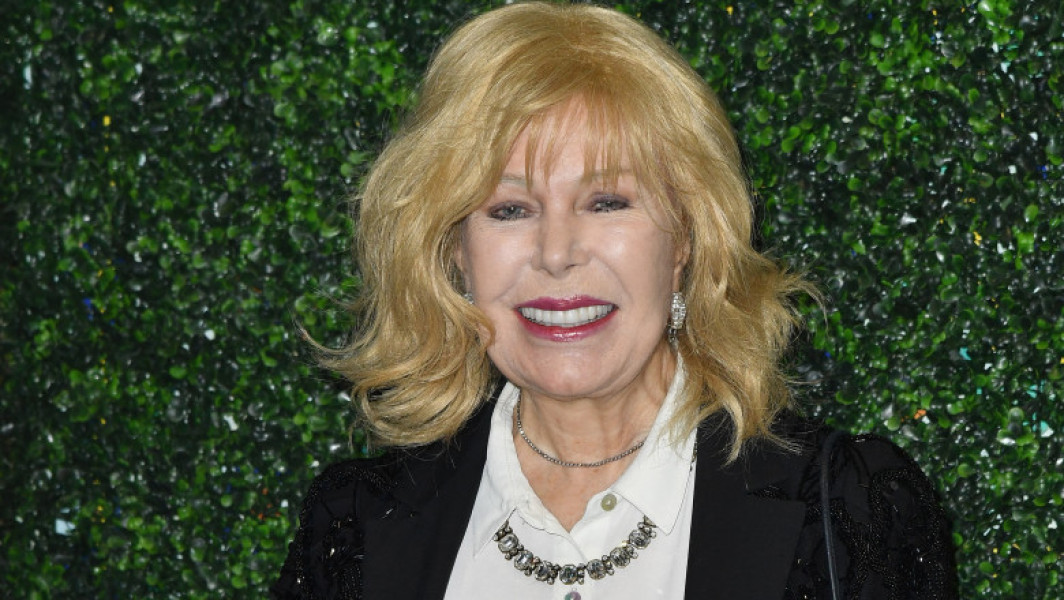 Loretta Swit, actriță premiată cu Emmy și cunoscută pentru rolul asistentei medicale Margaret „Hot Lips” Houlihan din serialul „MAS*H”, a murit vineri la vârsta de 87 de ani, potrivit digi24.ro. Swit, care a fost o vedetă iconică a televiziunii americane, s-a stins la domiciliul său din New York City, din cauza unor cauze naturale, a declarat agentul ei, Harlan Boll.