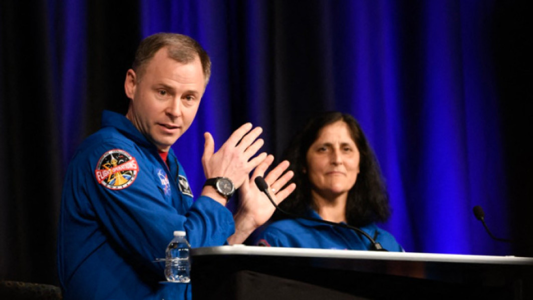 Astronauții americani Butch Wilmore și Suni Williams, care au rămas în spațiu mult mai mult decât s-a planificat, s-au întors pe Pământ în luna martie și acum se recuperează după experiența petrecută pe Stația Spațială Internațională. Potrivit Reuters, cei doi au încheiat recent săptămâni de terapie fizică și au reluat activitatea, atât la Boeing, cât și în programele NASA.