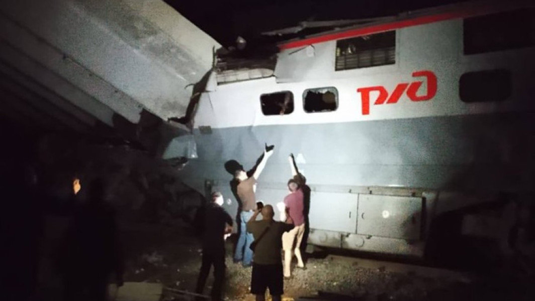 Cel puțin șapte persoane au murit după prăbușirea unui pod și deraierea unui tren în regiunea Briansk din vestul Rusiei, apropiată de Ucraina și Belarus, anunță autoritățile ruse, potrivit site-ului digi24.ro.
