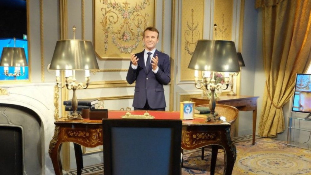 Statuia de ceară a lui Emmanuel Macron furată de activiști Greenpeace în Paris