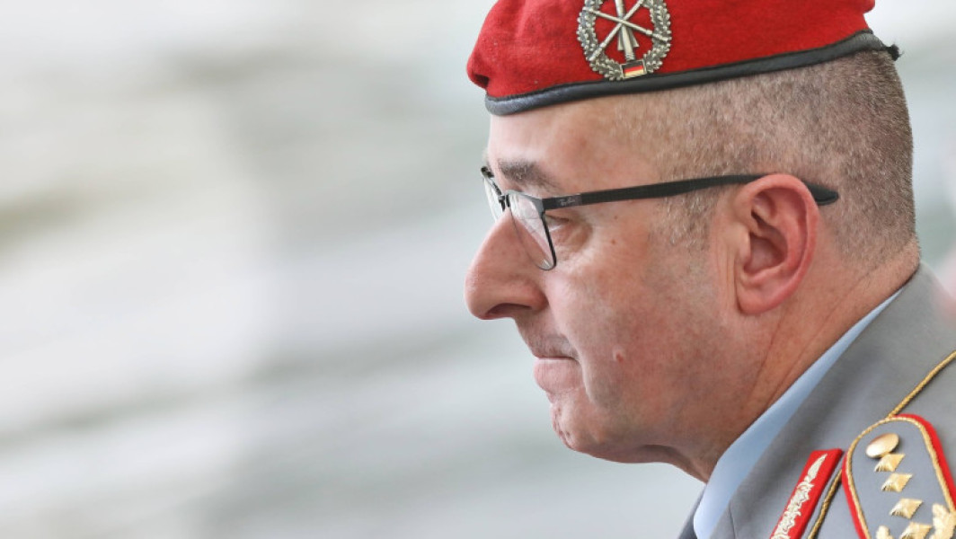 NATO trebuie să fie pregătită pentru un posibil atac din partea Rusiei în următorii ani, avertizează generalul german Carsten Breuer