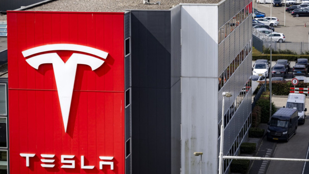 Tesla în fața dilemei: Musk neagă oprirea proiectului pentru mașina electrică low-cost