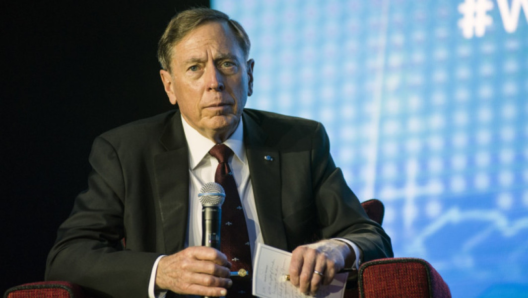 Putin, pregătit să invadeze o țară NATO dacă succesul în Ucraina continuă, susține fostul general american și fost șef al CIA, David Petraeus. Potrivit publicației Il Messaggero, care l-a intervievat pe Petraeus, Moscova ar putea trimite trupe într-una dintre țările baltice pentru a testa reacția Occidentului sau ca un preludiu pentru o ofensivă mai amplă.