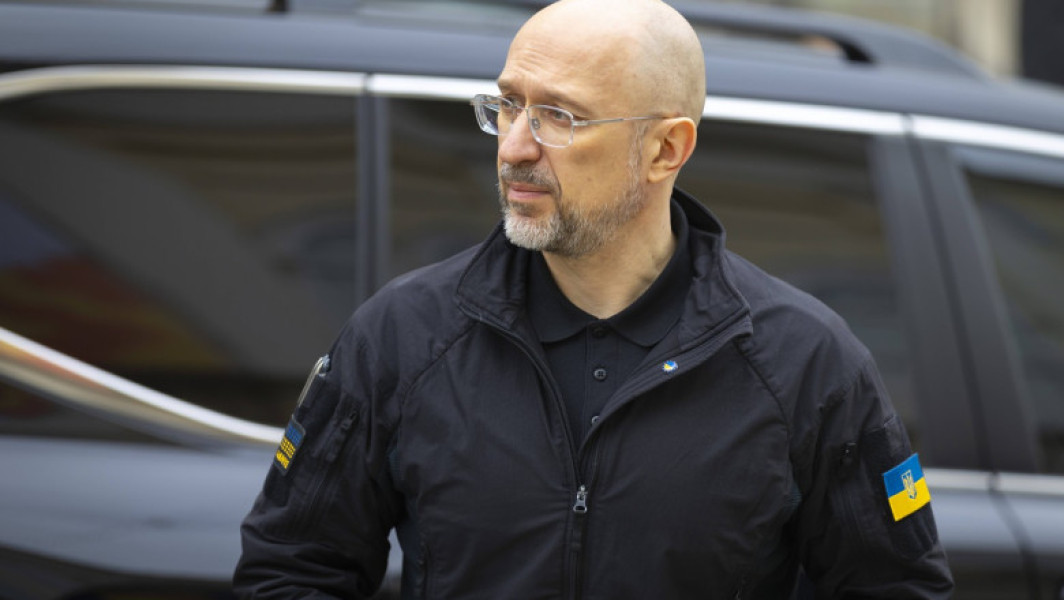 Premierul ucrainean Denis Smihal: operațiunea "Panza de păianjen" a fost necesară pentru siguranța națională
Conform digi24.ro, premierul ucrainean Denis Smihal a explicat într-un interviu pentru France 24 motivul pentru care a fost lansată operațiunea militară "Panza de păianjen". Potrivit lui, această acțiune a fost esențială pentru a îmbunătăți securitatea țării în contextul atacurilor continue ale Rusiei asupra infrastructurii civile și a populației.