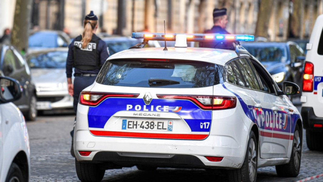 Procuratura națională antiteroristă din Franța a preluat ancheta privind uciderea lui Hichem Miraoui, comisă în urmă cu două luni în departamentul Var, relatează digi24.ro. În urma verificărilor, s-a stabilit că suspectul, un bărbat cunoscut pentru legături cu extrema dreaptă, a acționat cu intenția de a tulbura ordinea publică prin teroare.