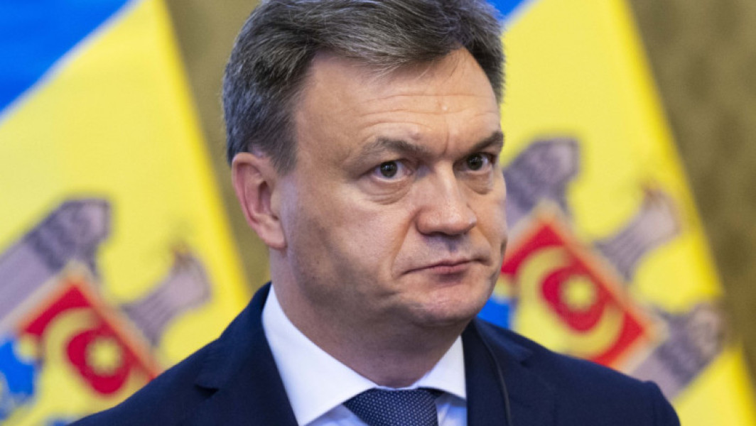 Rusia intenționează să instaleze un guvern favorabil în Chisinău și să aducă 10.000 de soldați în regiunea transnistreană, la frontiera cu Ucraina, a declarat miercuri premierul moldovean Dorin Recean, potrivit digi24.ro. Potrivit lui Recean, Moscova are în prezent un număr redus de militari în Transnistria și nu are în acest moment posibilitatea de a trimite noi trupe în teritoriul separatist, blocat între Ucraina și Republica Moldova.