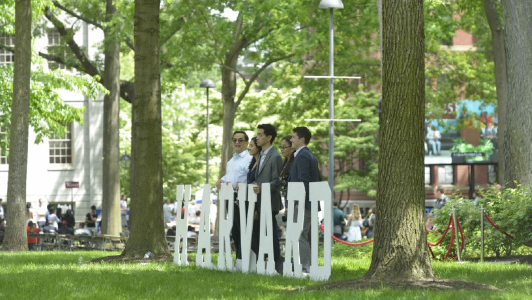 Trump suspendă temporar accesul studenților internaționali la Harvard din cauza unor motive de securitate