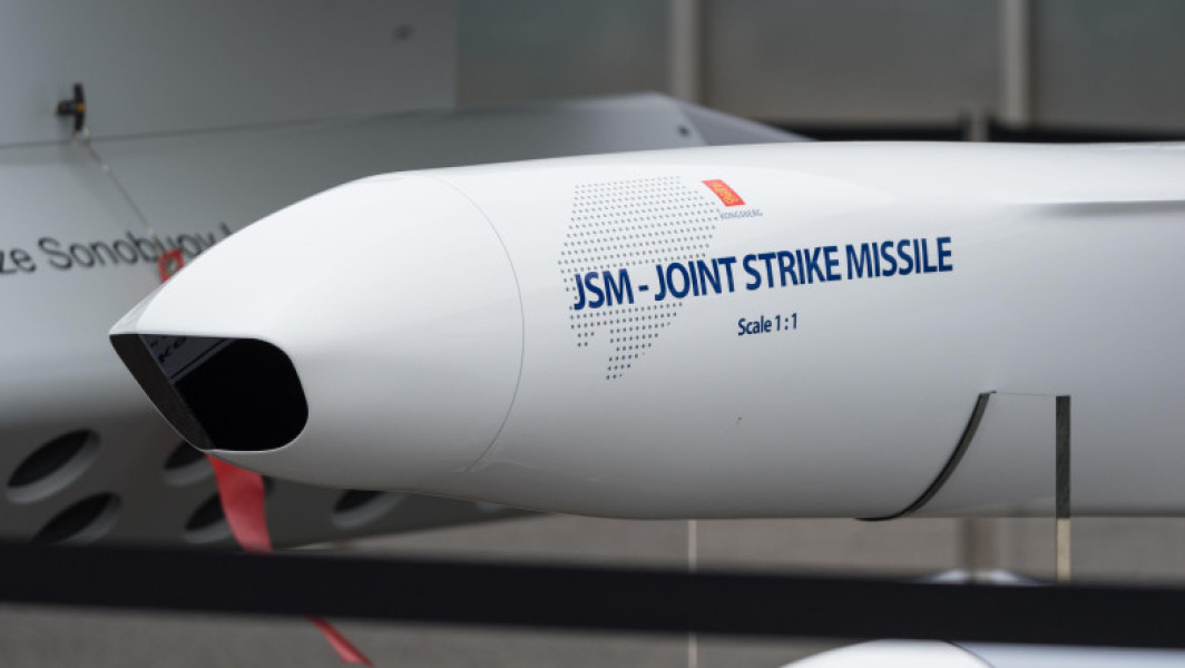 Germania va cumpăra rachete de croazieră aer-sol din Norvegia, a anunțat joi Ministerul norvegian al Apărării, citat de dpa. Potrivit sursei, aceste rachete de tip JSM (Joint Strike Missiles) sunt special dezvoltate pentru avioanele multirol F-35 și permit atacuri precise asupra țintelor terestre și maritime bine aparate.
