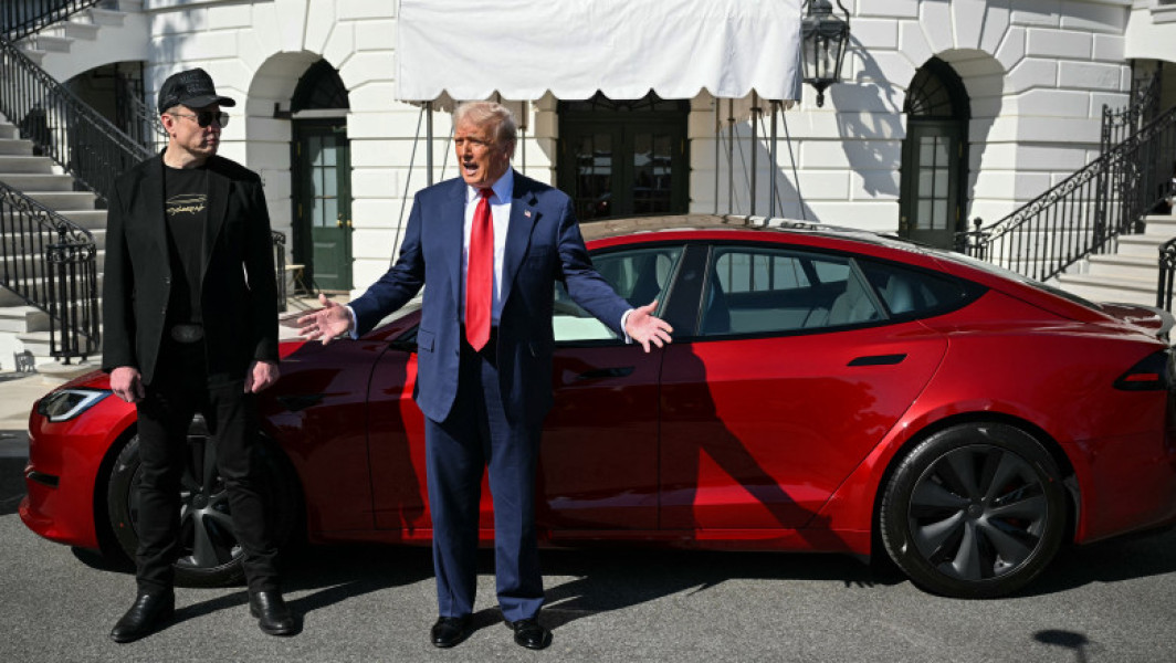 Trump declară că nu mai vrea să vorbească cu Elon Musk și va renunța la Tesla pe care a cumpărat-o
